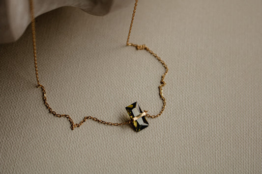 leona necklace