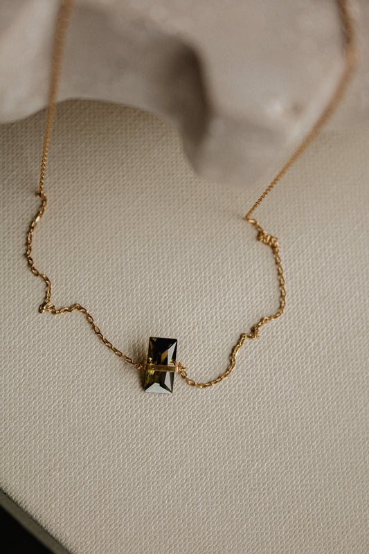 leona necklace
