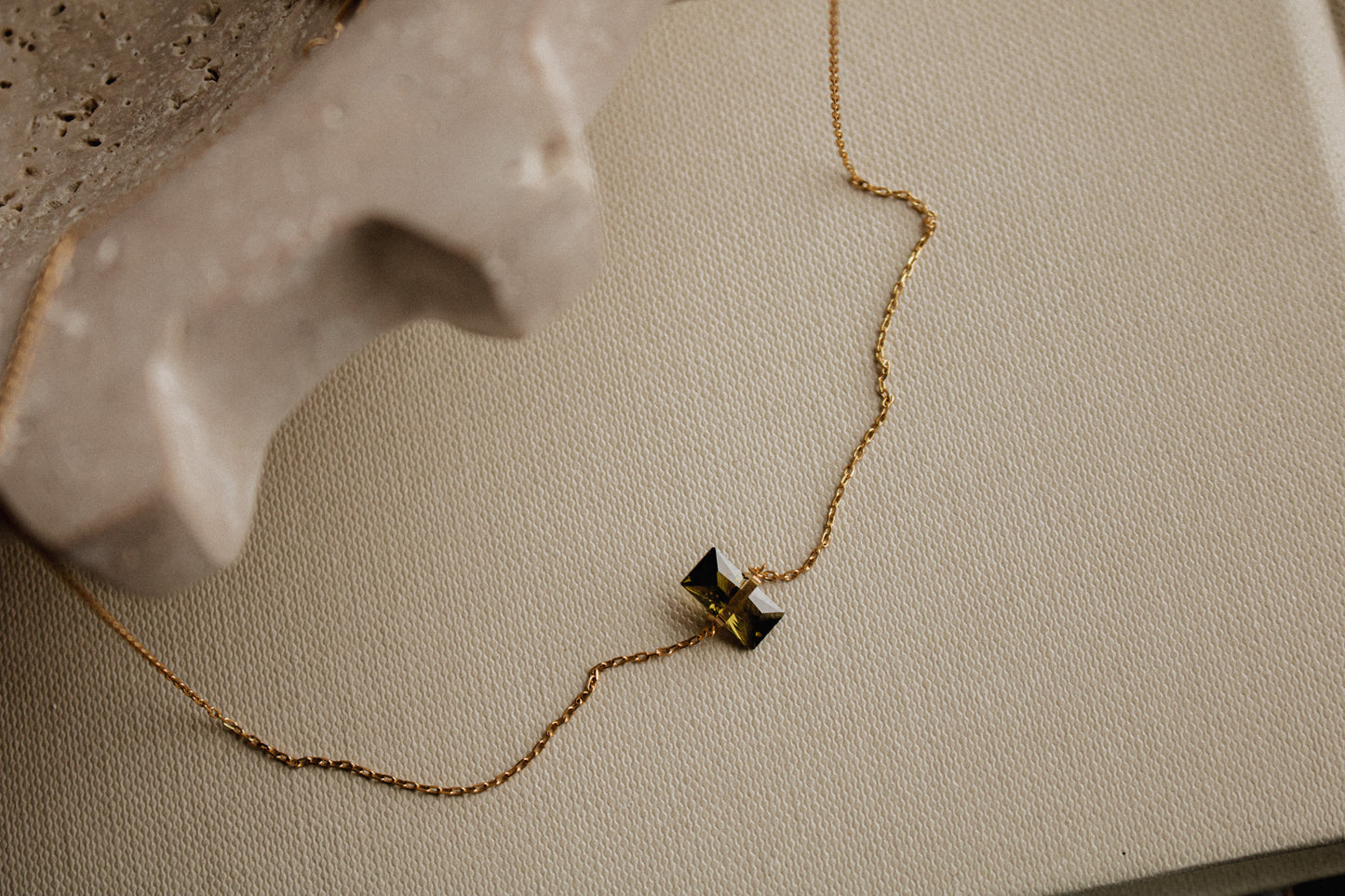 leona necklace