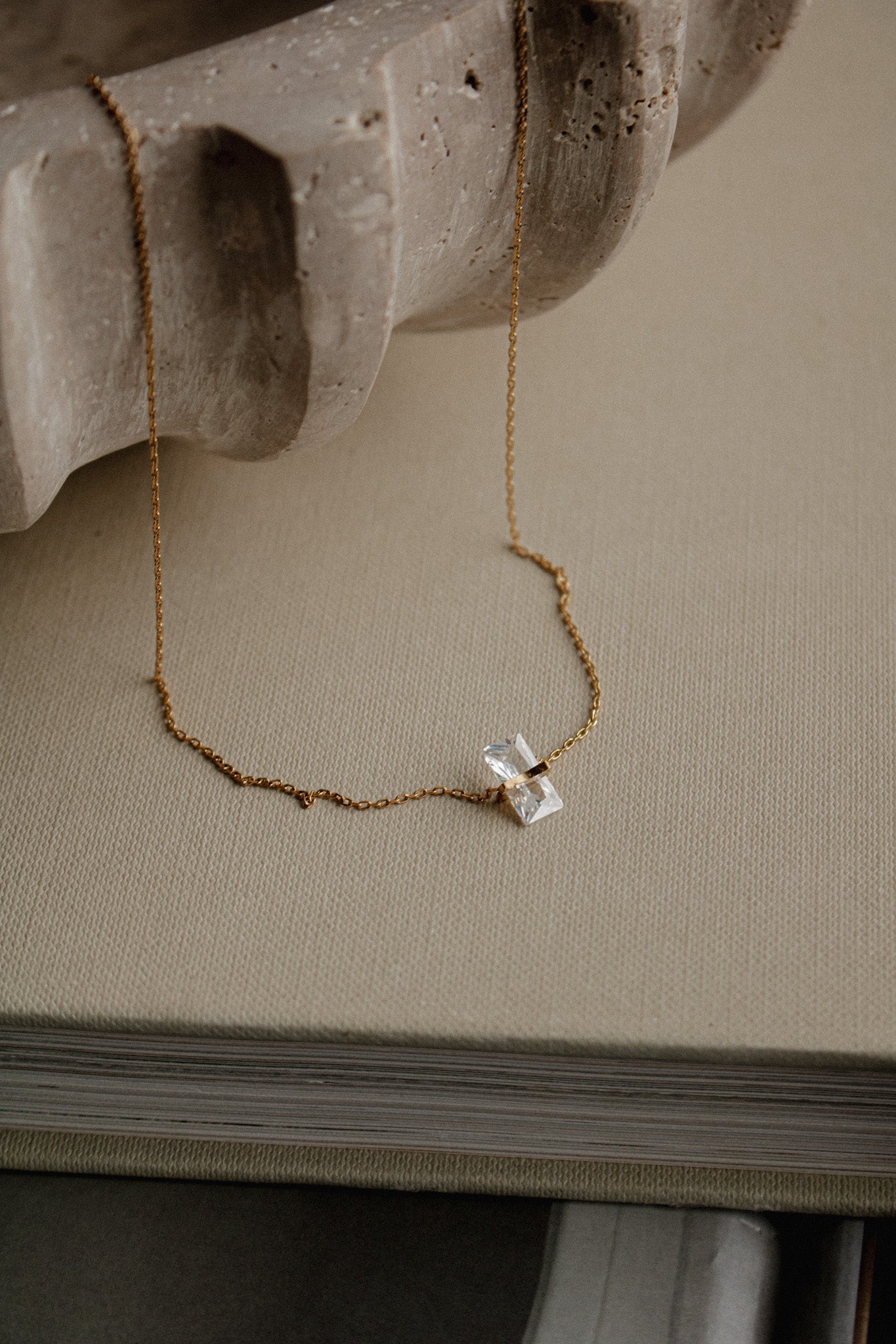 leona necklace